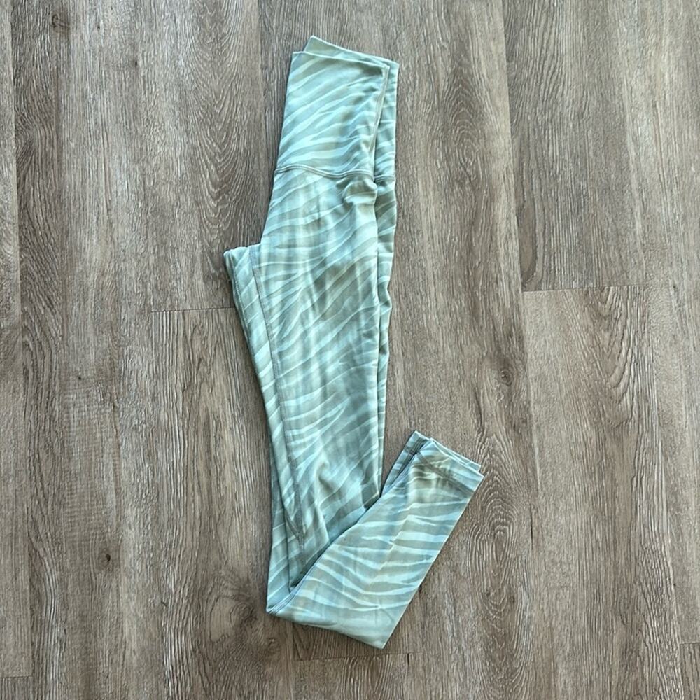 Lululemon Align Super High Rise 28"‎ Leggings Le Tigre Camo Green Fern Multi 2